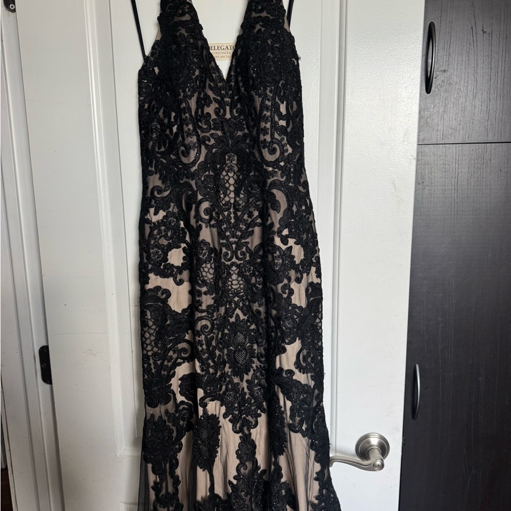 Elegant Black Lace Evening Gown